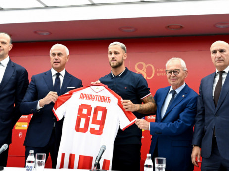 Arnautović zaplakao na promociji:Obećao sam Siniši, želim mnogo golova u dresu Zvezde