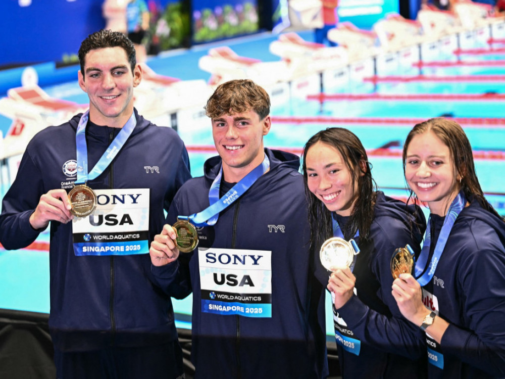 Pobednička štafeta na SP u Singapuru, posle trke na 4x100 metara slobodno