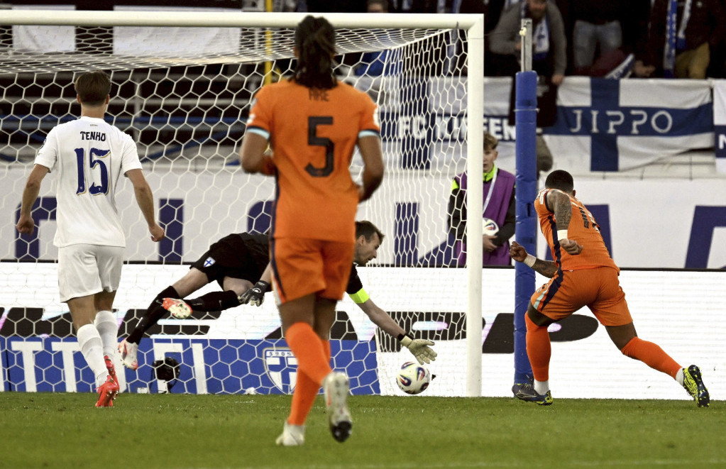 Lukas Hradecki na meču sa Holandijom