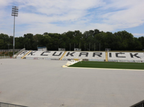 Počelo postavljanje trave na Banovom brdu, Čukarički se vraća kući do kraja meseca