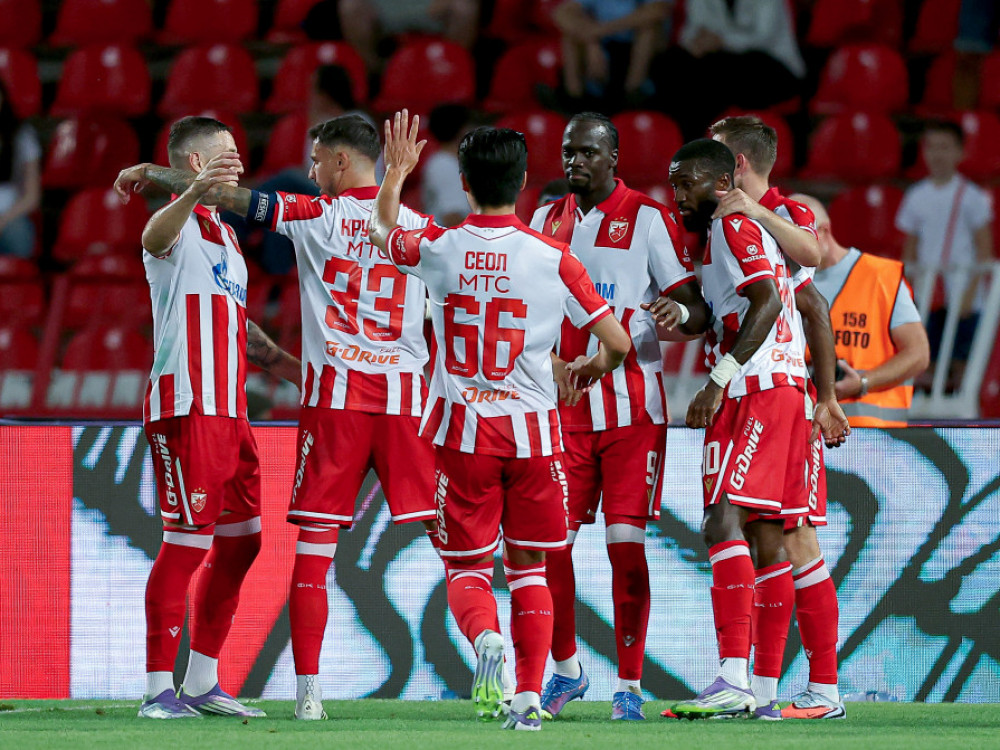 Fudbaleri Crvene zvezde, proslavljaju pobedu nad Lehom