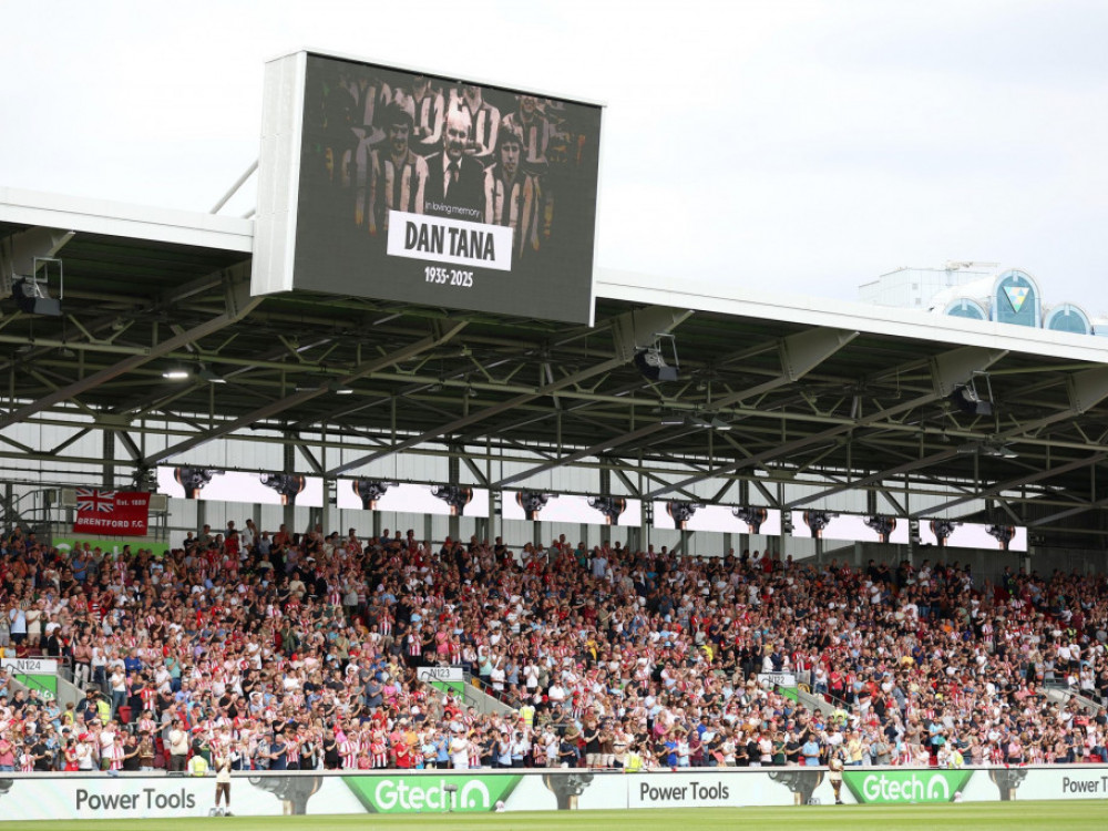 Trenutak kada se Brentford oprašta od Den Tane