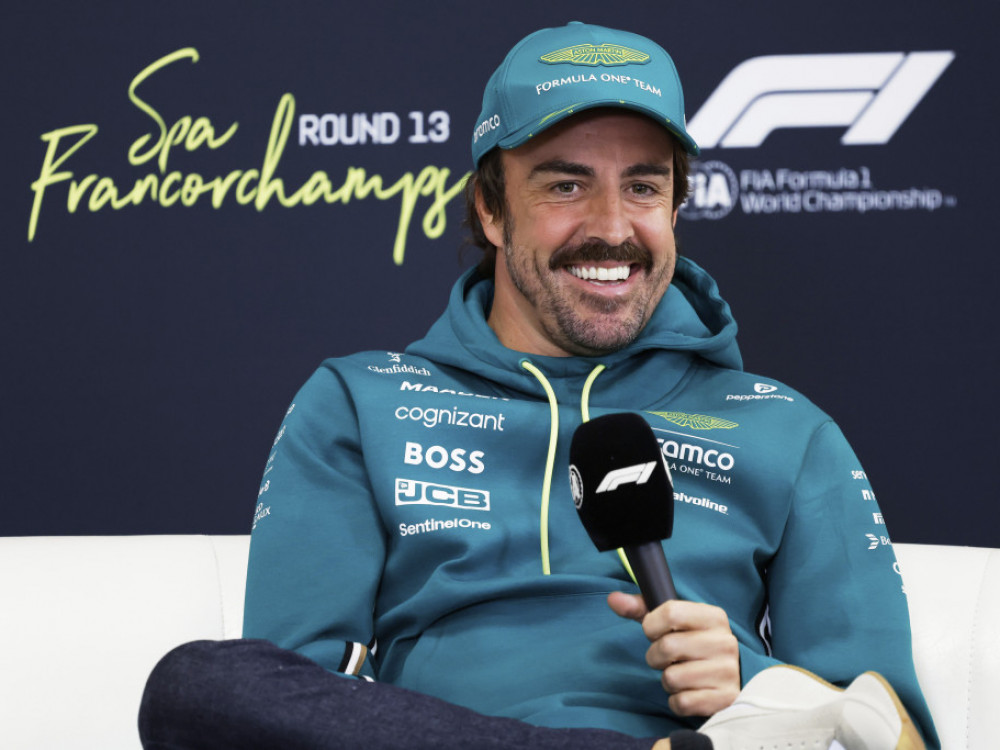 Fernando Alonso - vozač Aston Martina