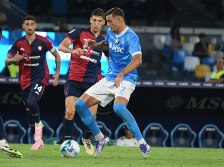 Napoli tek u dubokoooj nadoknadi slomio Kaljari: Roma izvukla minimalac u Pizi