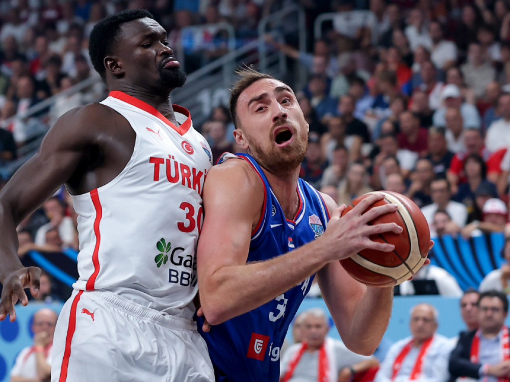 Nikola Milutinov, srpski košarkaš, protiv Turske na Eurobasketu