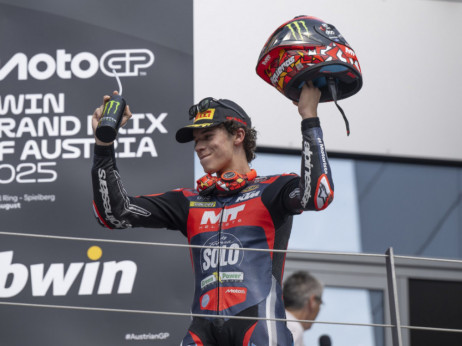 Moto 3: Anhel Pikeras prozujao ispred Ruede, na VN Katalonije