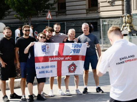 Navijači Engleske se okupljaju u centru Beograda pred utakmicu protiv Srbije