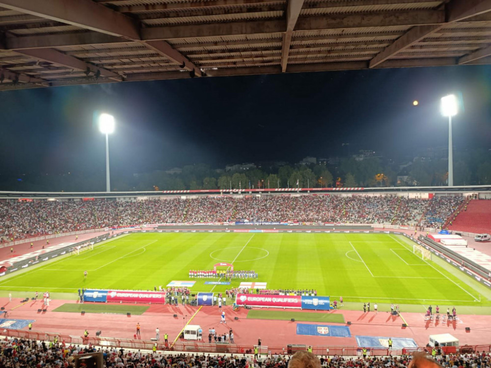 Pune tribine na stadionu "Rako Mitić"