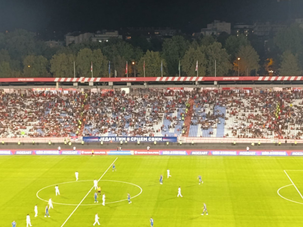 Publika ranije napustila stadion
