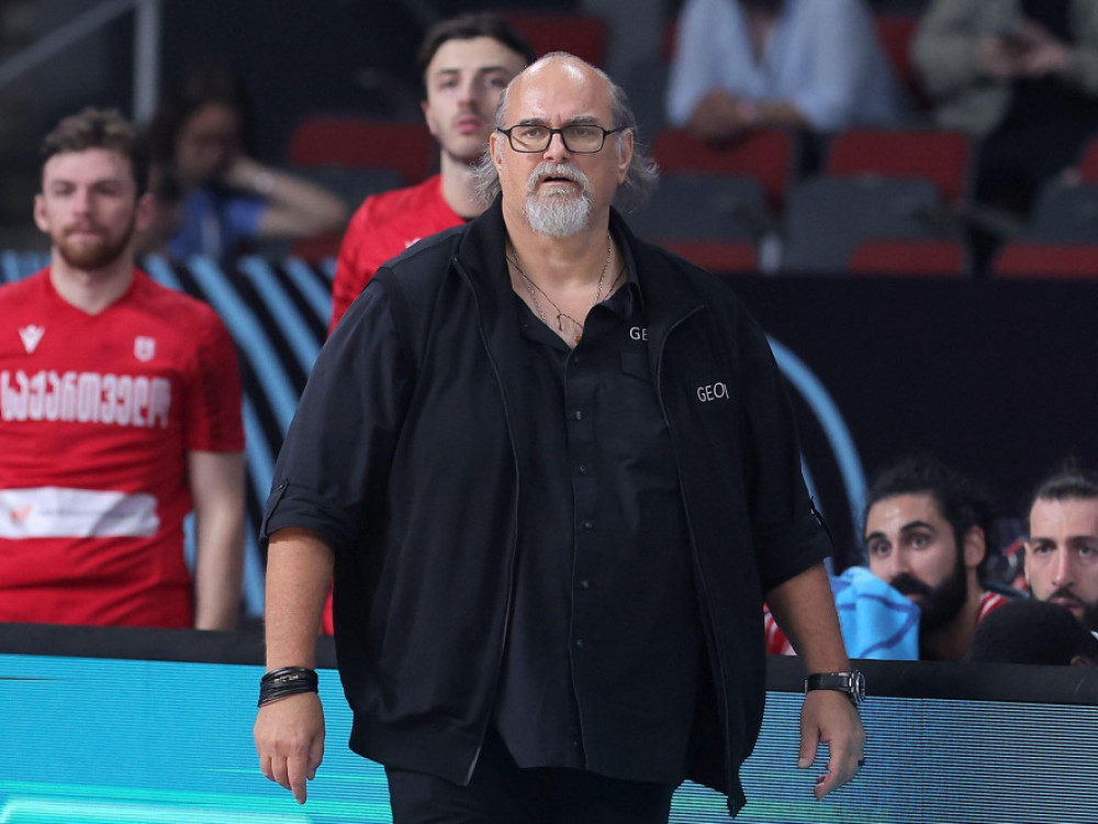 Aleksandar Džikić, košarkaški slektor Gruzije, sa ekipom nalada polufinale Eurobasketa