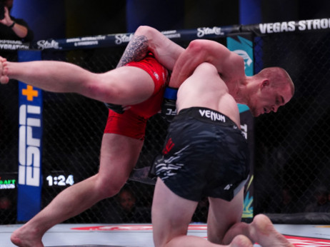 Sjajni Duško Todorović davljenjem u prvoj rundi do nove UFC pobede