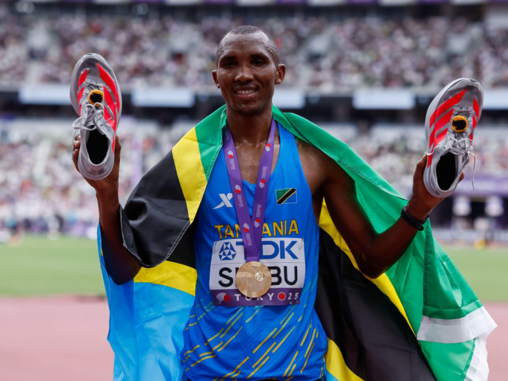 Alfonso Feliks Simbu, atletičar iz Tanzanije, novi svetski prvak u maratonu.