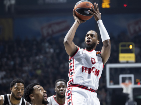 Anadolu Efes pobeđuje Real u trci za Džordana Lojda