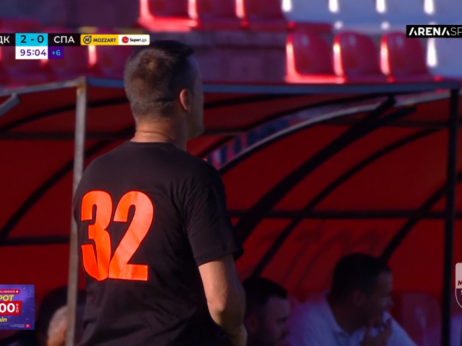 Luković na klupi Radničkog iz Kragujevca sa "32" na leđima odao počast Dejanu Milovanoviću