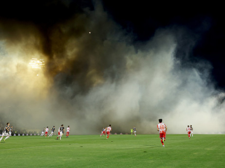 Prekinut derbi! Bakljada sa juga zaustavila utakmicu!