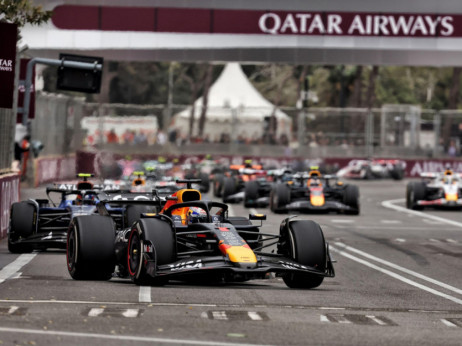 Formua 1: Maks slavio u Azerbejdžanu, Pjastri nije završio trku