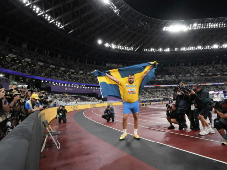 (FOTO/VIDEO) Danijel Stol jači od kiše i nevremena - Šveđanin svetski prvak u bacanju diska!