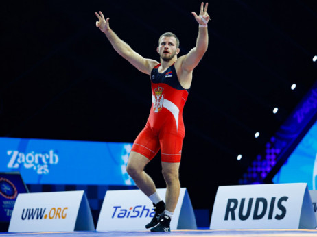 Aleksandar Komarov je prvak sveta u rvanju!