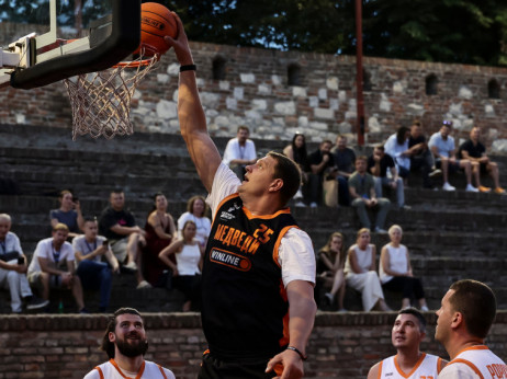 Mozgov: Nisam više fan košarke, ali gledam Nikolu Jokića